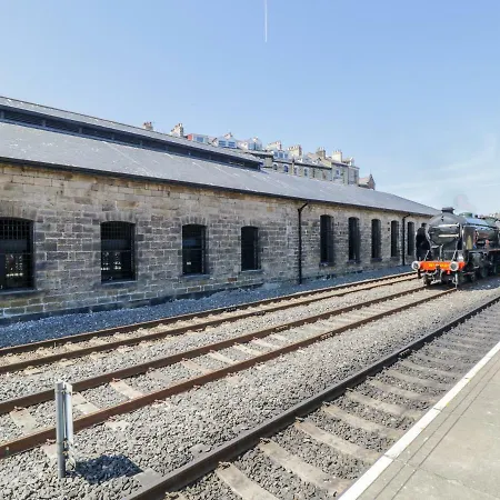 Evening Star Engine Shed Apartment Whitby Exterior photo